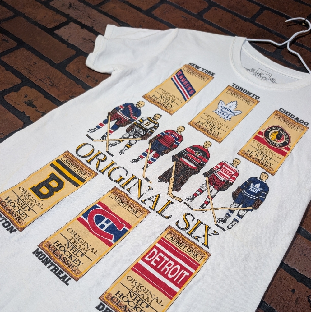 Waves Men's S NHL Original Six Hockey Teams Fan Tee‎ Vintage Style